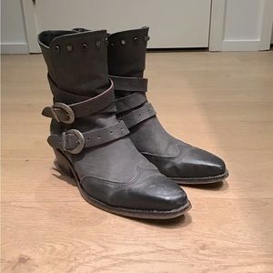 Black Fluevog Pointy Toe Boots w/ straps and studs sz 8